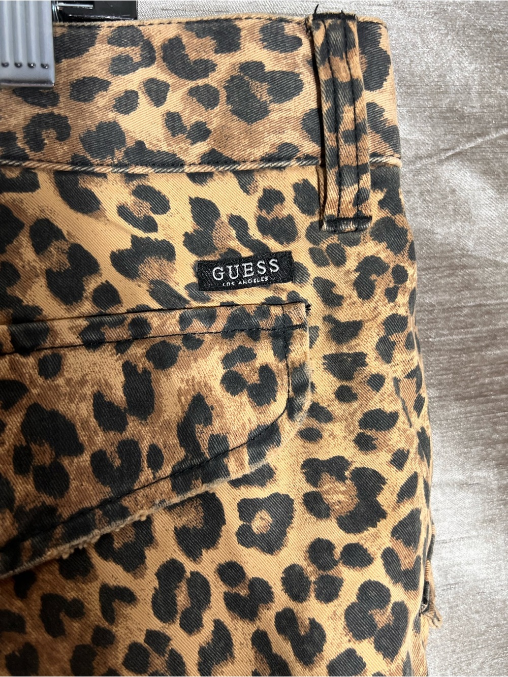 VTG GUESS Leopard Print Canvas Cargo Shorts Size 38 - Picture 8 of 10